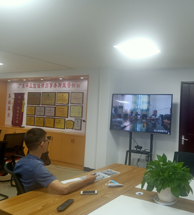 村居顧問(wèn)律師解民憂 遠(yuǎn)程視頻調(diào)解見(jiàn)成效2.jpg