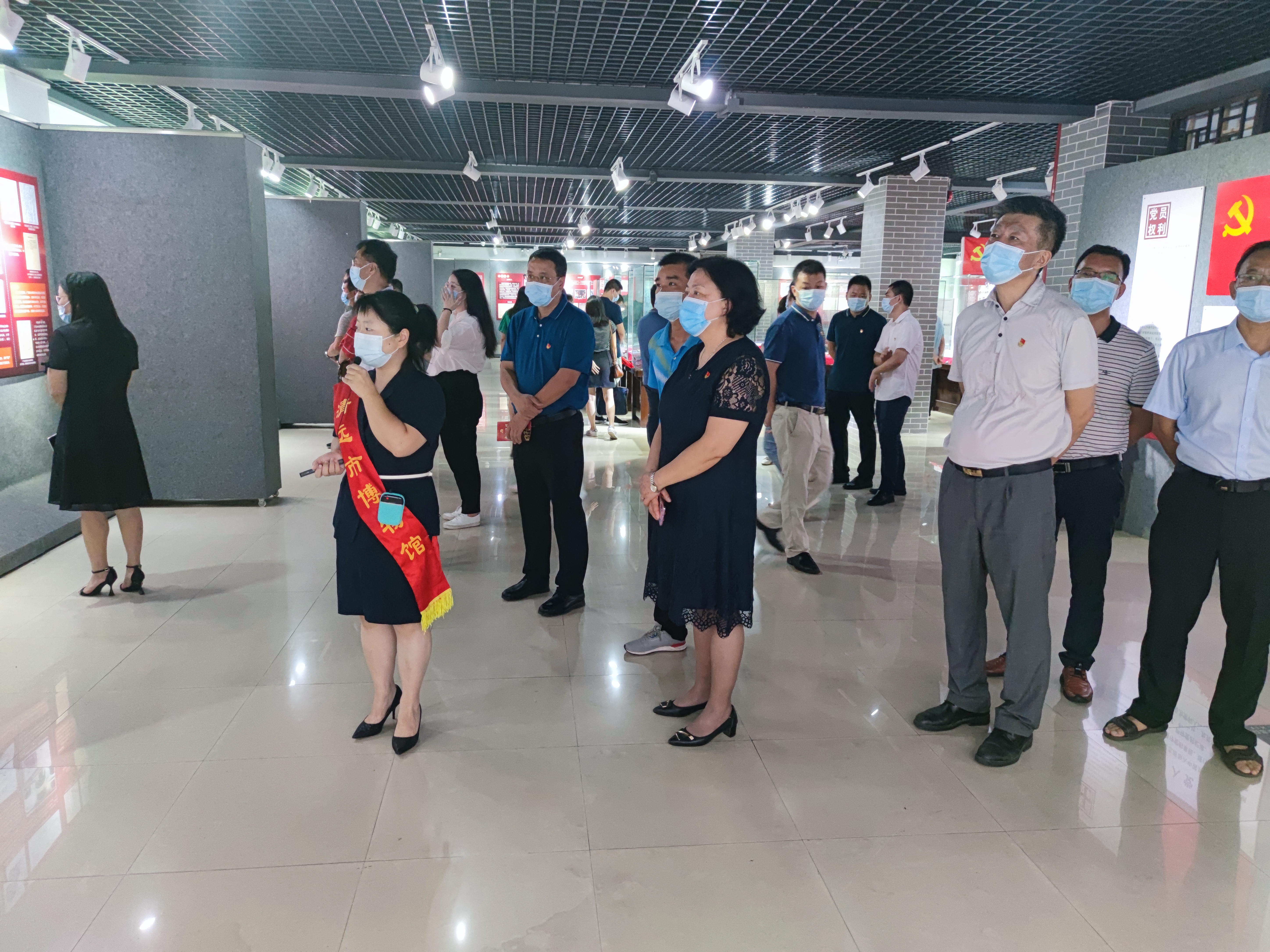 3.7月9日，市信訪局全體黨員干部到市博物館開展紅色主題教育活動.jpg